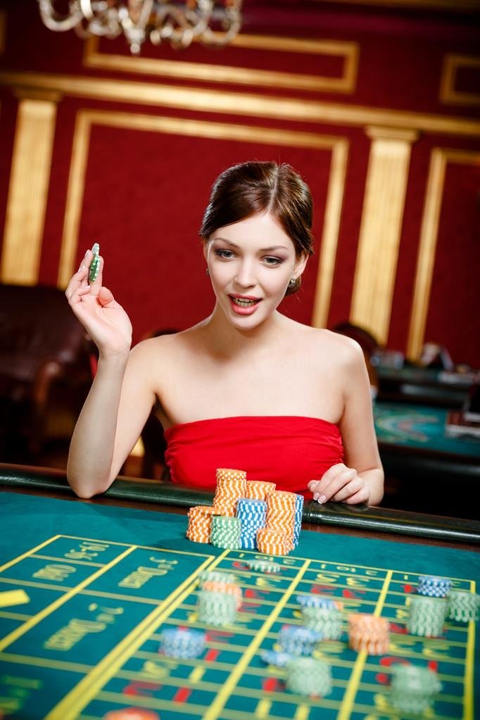 Filipino player browsing aion play sports and casino games on mobile